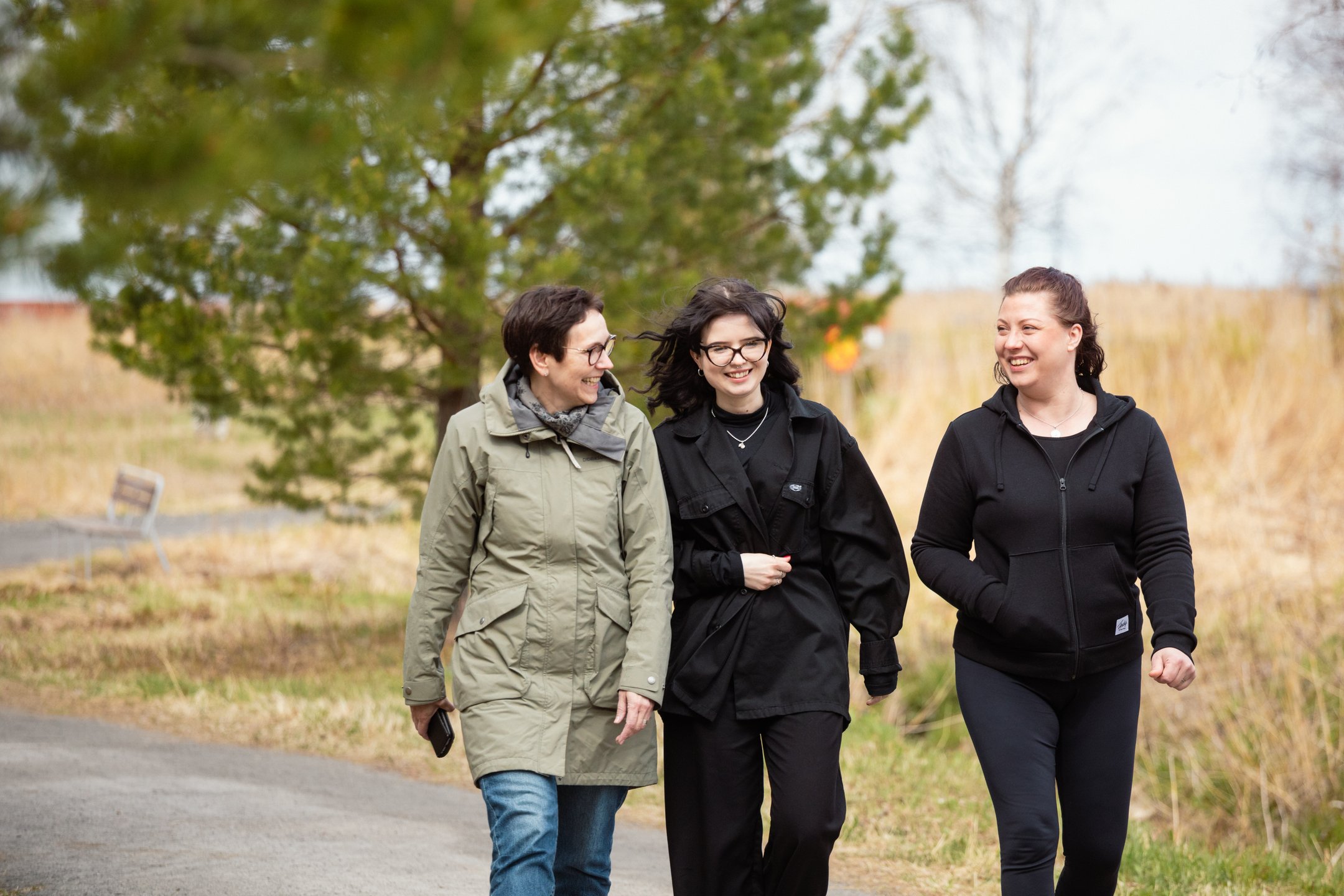 Kuva: Pohde kuvapankki. Raakkel kuvassa vasemmalla.